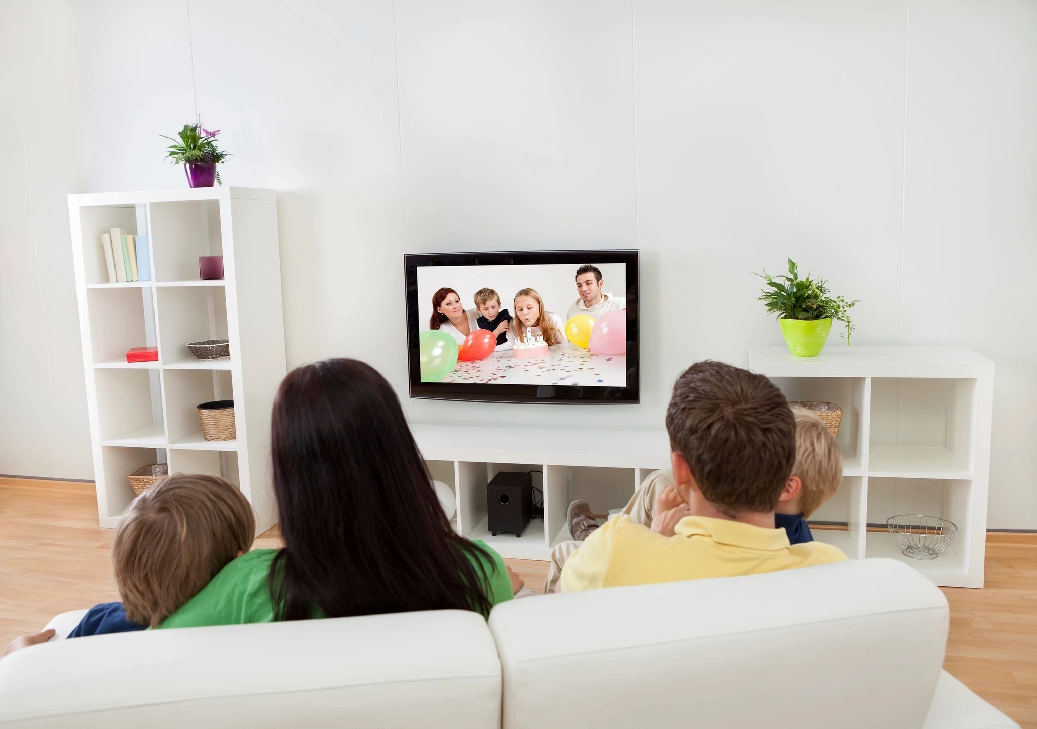 Portraits Capture the Completely Mesmerized Faces of Children Watching TV